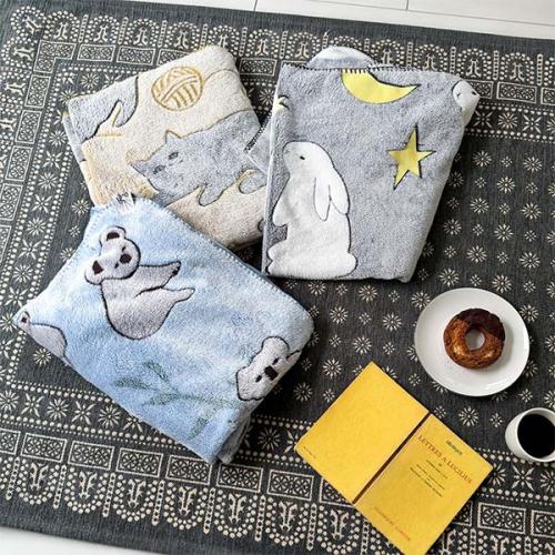 PAQUET ファニーブランケットM 毛布 ひざかけ 防寒 ポンチョ 2WAY 蓄光 暗闇で光る 猫 ねこ ネコ うさぎ ウサギ コアラ キャラクター プレゼント ギフト ヘミングス 46544