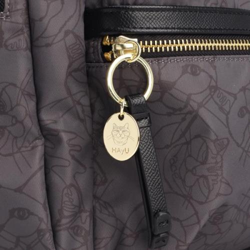 ace. /HAyU×ace. ユッカ リュックサック 19L ネコ柄 2気室 A4収納 ファスナー開閉 バックパック 17836